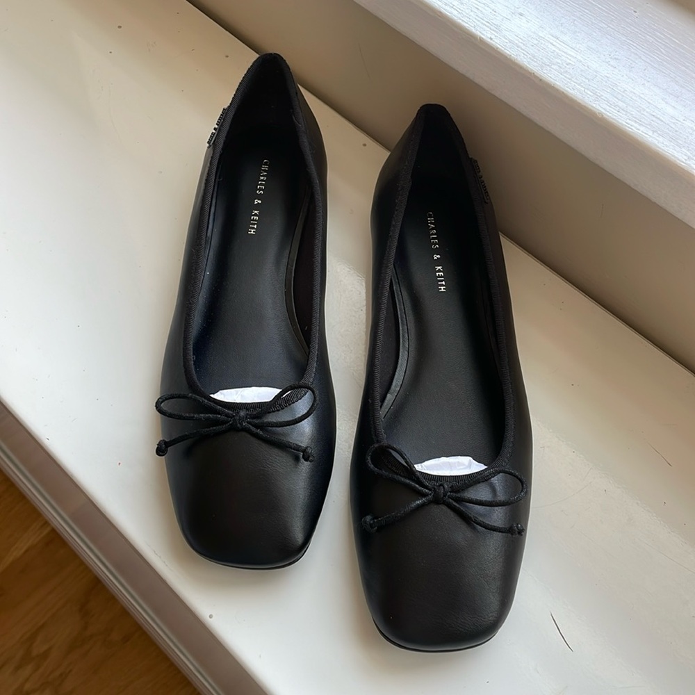 NEW!! Charles & Keith black faux leather squared toe ballet flats Size 7.5